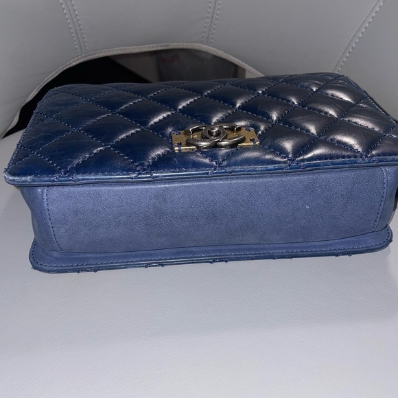 Chanel Quilted Flap Bag with Vintage CC Clasp - Picture 3 of 13